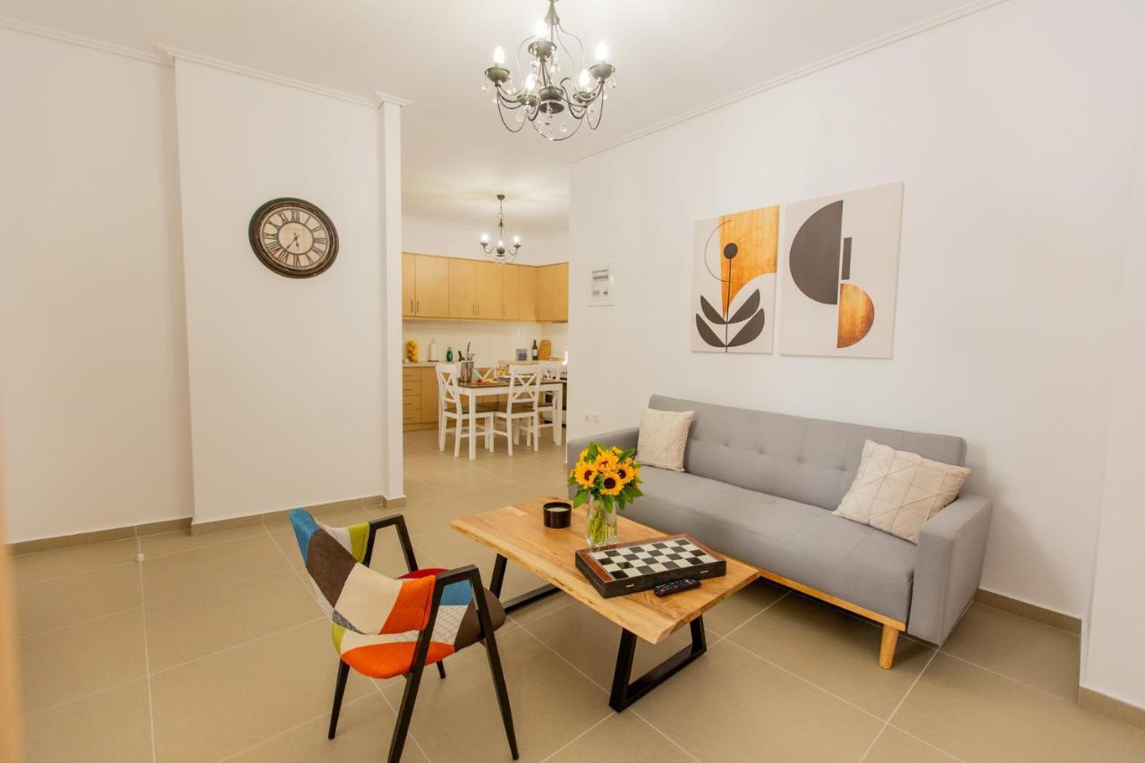 Costos Condos New 10B 2 Bedrooms Condo นาฟปาคตอส ภายนอก รูปภาพ