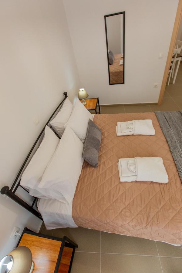 Costos Condos New 10B 2 Bedrooms Condo นาฟปาคตอส ภายนอก รูปภาพ